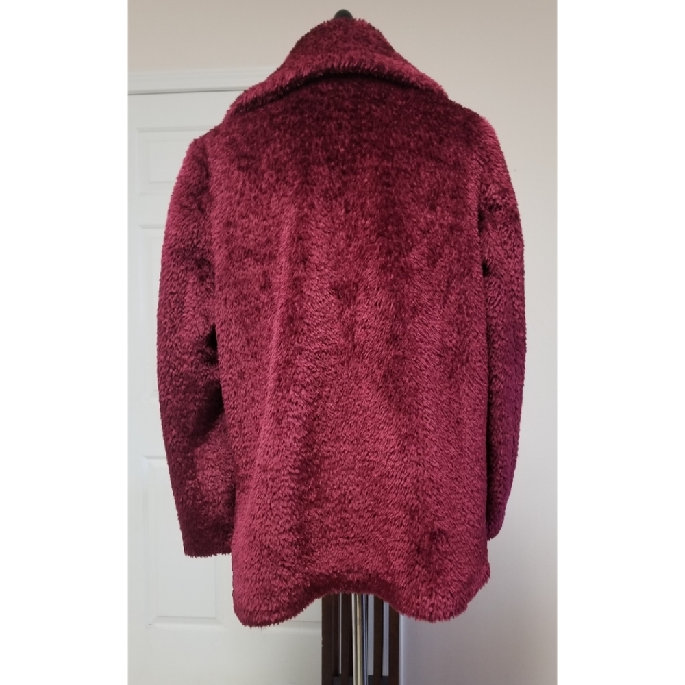 🆕️⬇️🎉HOST PICK🎉 French Connection Burgundy Vegan Fur Coat - Picture 9 of 12